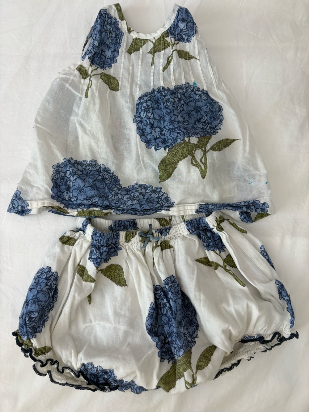 Pink chicken - 2T- White Two-Piece Baby Set with Blue Hydrangea Print